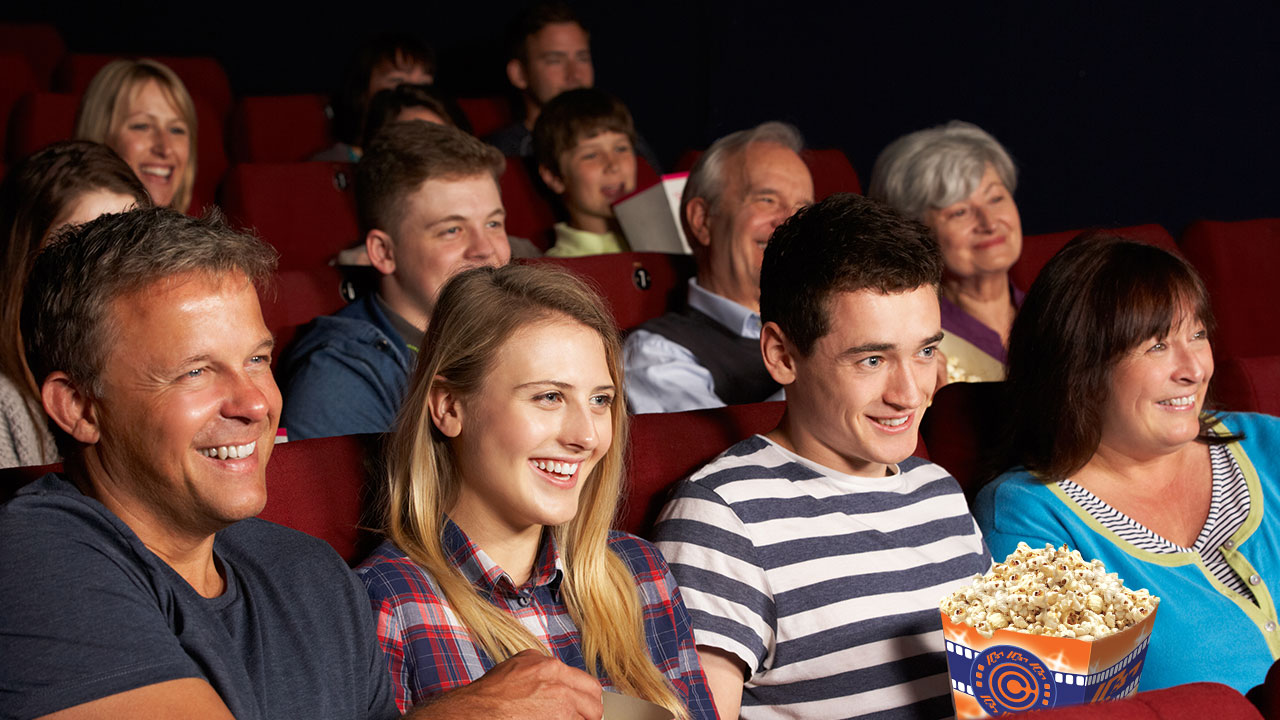 תמונת קהל יושב באולם קולנוע